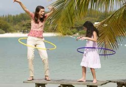 Main Hula Hoop dengan Gerakan Ini Bakar Banyak Kalori