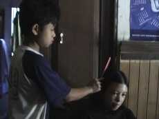 Bagas Habiskan Waktu Bermain Untuk Rawat Ibunya yang Idap Scleroderma