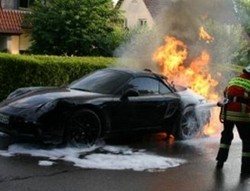 Bujug! Prototipe Porsche 911 2012 Terbakar