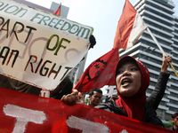 Dipecat, 40 Buruh Demo ke ILO