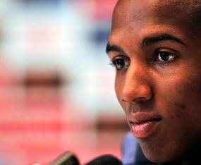 Neville: MU Rekrut Pemain yang Lapar