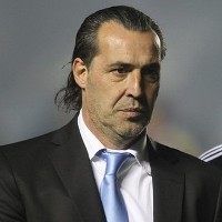 Batista Maklumi Cibiran Suporter