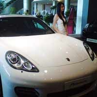 Porsche Buka Showroom Pertama di Surabaya