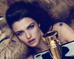 Rachel Weisz Pose Bareng Singa untuk Bulgari