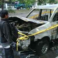 Korsleting, Mobil Kijang LGX Terbakar Habis