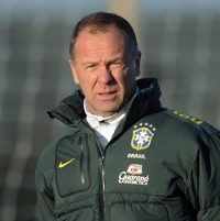 Menezes Rahasiakan Line Up