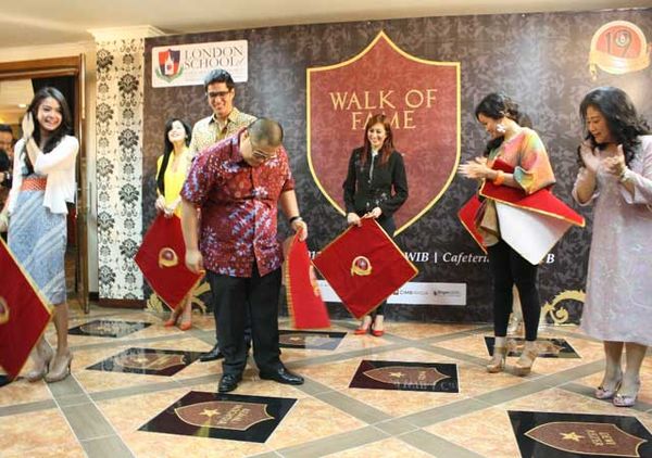 LSPR Abadikan Alumninya ala Hollywood