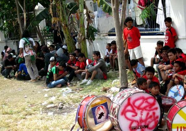 Suporter Terus Pantau Kongres PSSI