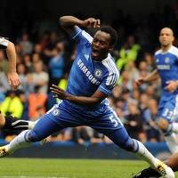 Essien Dibekap Cedera