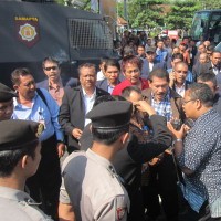 Dilarang Masuk, Puluhan Peserta Kongres PSSI Bersitegang dengan Polisi