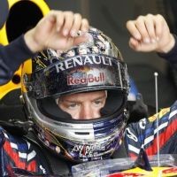 Vettel Menangi Latihan Terakhir