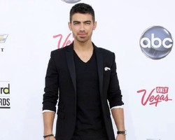 Joe Jonas Ingin Desain Baju dengan Calvin Klein