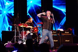 Spin Doctors Tak Lebih Ditunggu Ketimbang Band-Band Lokal