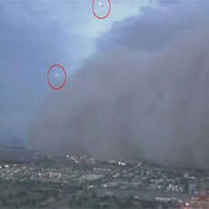 Wow! Dua UFO Muncul di Tengah Badai Debu di AS