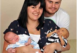 Bayi Kembar Tapi Beda Hari dan Tempat Kelahiran