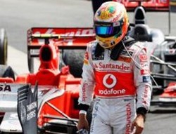 Bahan Bakar Tipis Bikin Hamilton Frustrasi 