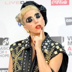 Warga India Pilih Konser Shah Rukh Khan Ketimbang Lady Gaga