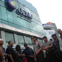 Puluhan Orang Sweeping Gedung Meteor