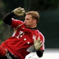 Neuer Tak Pedulikan Sambutan Dingin Fans Bayern