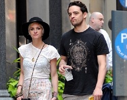 Ashlee Simpson Temukan Pengganti Pete Wentz