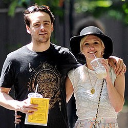 Ashlee Simpson Temukan Pengganti Pete Wentz