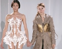 7 Busana Paling Aneh di Dunia