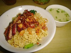 Mie Pinangsia Kondang dari Pasar Gede