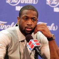 Wade Ditawari Profesi Sampingan di Restoran Cepat Saji