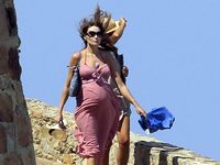 Carla Bruni Berbadan Dua