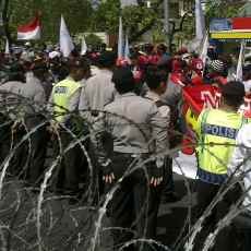 Ratusan Orang Demo Jamsostek, 400 Polisi Berjaga