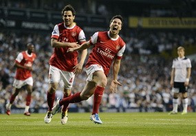 Sagna Yakin Fabregas & Nasri Bertahan