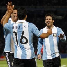 Argentina Akhirnya Menang dan Lolos