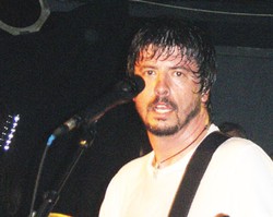 Dave Grohl Usir Penonton dari Konser Foo Fighters Karena Berkelahi