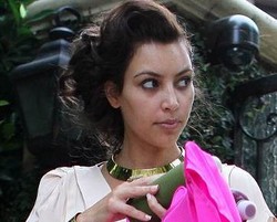 Inilah Wajah Kim Kardashian Tanpa Make-up