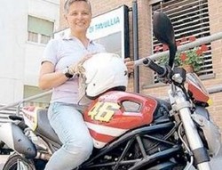 Valentino Rossi Beri Ibu Hadiah Motor Monster