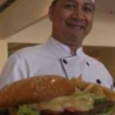 Burger Beef 500 Gram Terbesar di Surabaya