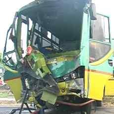 Bus Rombongan Peziarah Tabrak Panther, 7 Orang Luka-luka
