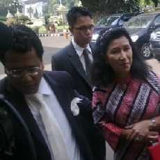 Istri Ruhut Lapor ke Tobing Sedunia, Minta Suaminya Dihukum Adat