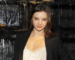 Miranda Kerr Pakai Nama Mantan Kekasih untuk Anaknya