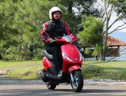 Test Ride Piaggio Zip