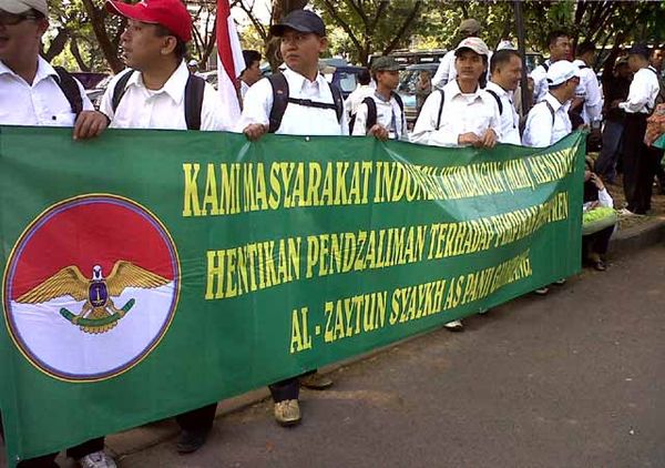 Pendukung Panji Gumilang Padati Senayan 