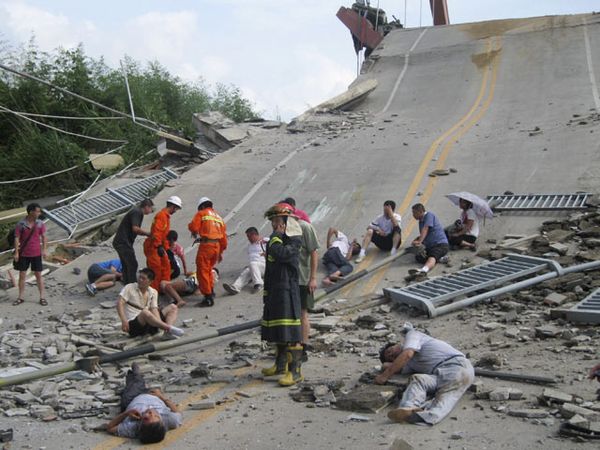 Jembatan Roboh, 1 Orang Tewas