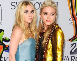 Kembar Olsen Rilis Tas Mewah dari Kulit Ular Phyton