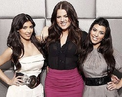 Kardashian Bersaudari Rilis Cat Kuku Centil
