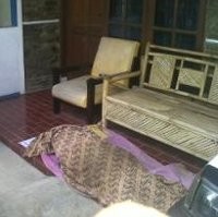 Pengemis Berkebaya Ungu Meninggal Dalam Posisi Duduk