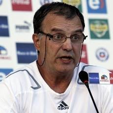 Menantang Hujan, Fans Bilbao Sambut Bielsa