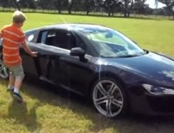 Bocah 11 Tahun Ngedrift Pakai Audi R8