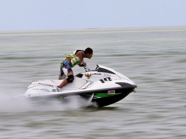 Atlet Ski Aero Sutan Berlatih