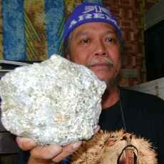 Warga Malang Temukan Batu Mengandung Emas di Lereng Semeru