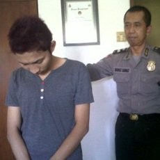 Massa Nyaris Keroyok Polisi